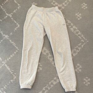 Aritzia TNA Perfect Fit Light Heather Sweatpants